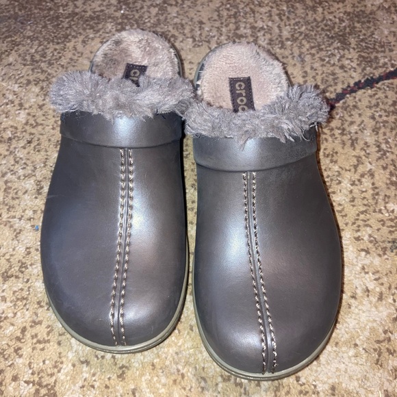 Brown Leather Crocs Clogs Faux Fur Lined Size 7 - Picture 2 of 8